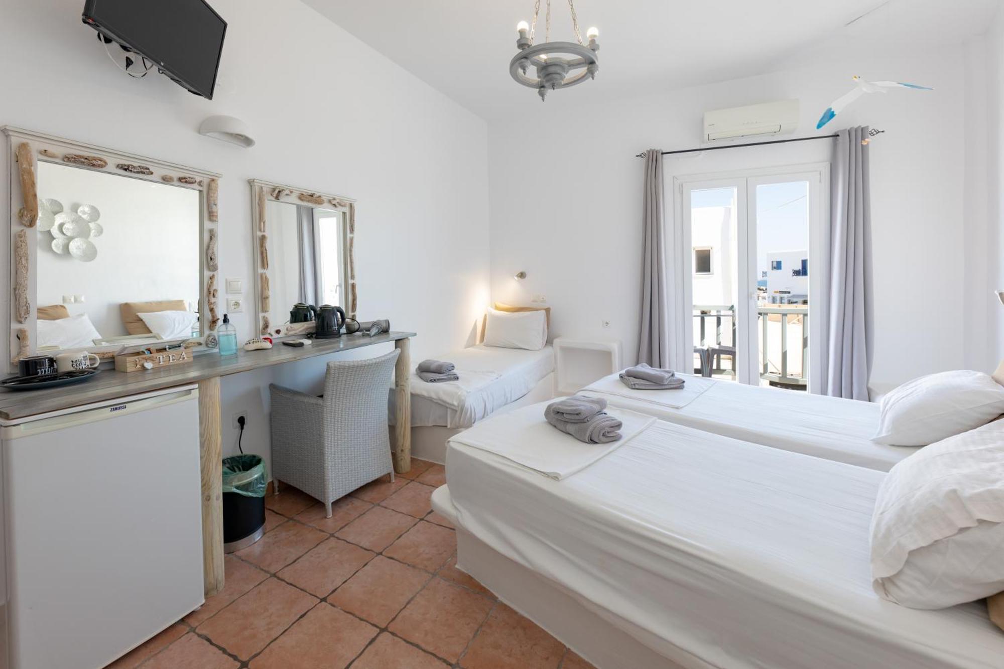 Madaky Hotel *