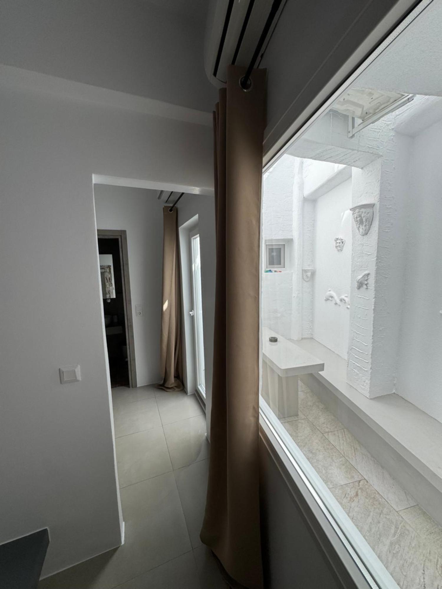 Madaky Hotel Naousa (Paros)