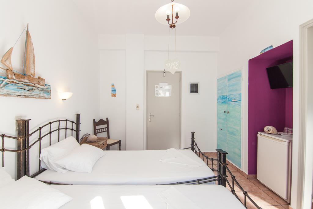 Madaky Hotel Naousa (Paros)