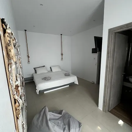 Madaky Hotel Náousa Buitenkant foto