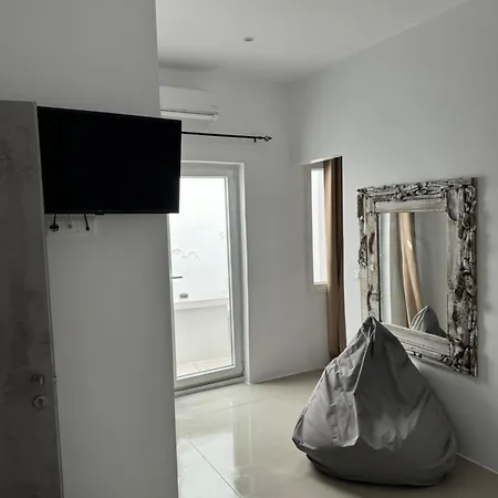 Madaky Hotel Náousa Buitenkant foto
