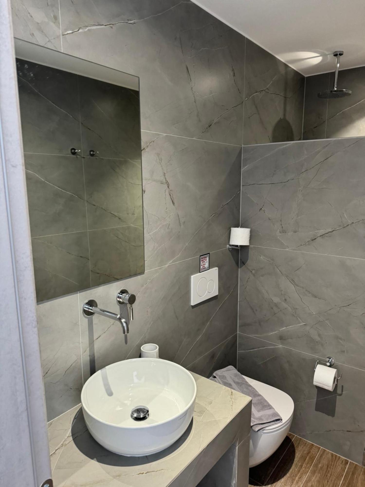 Madaky Hotel Naousa (Paros)