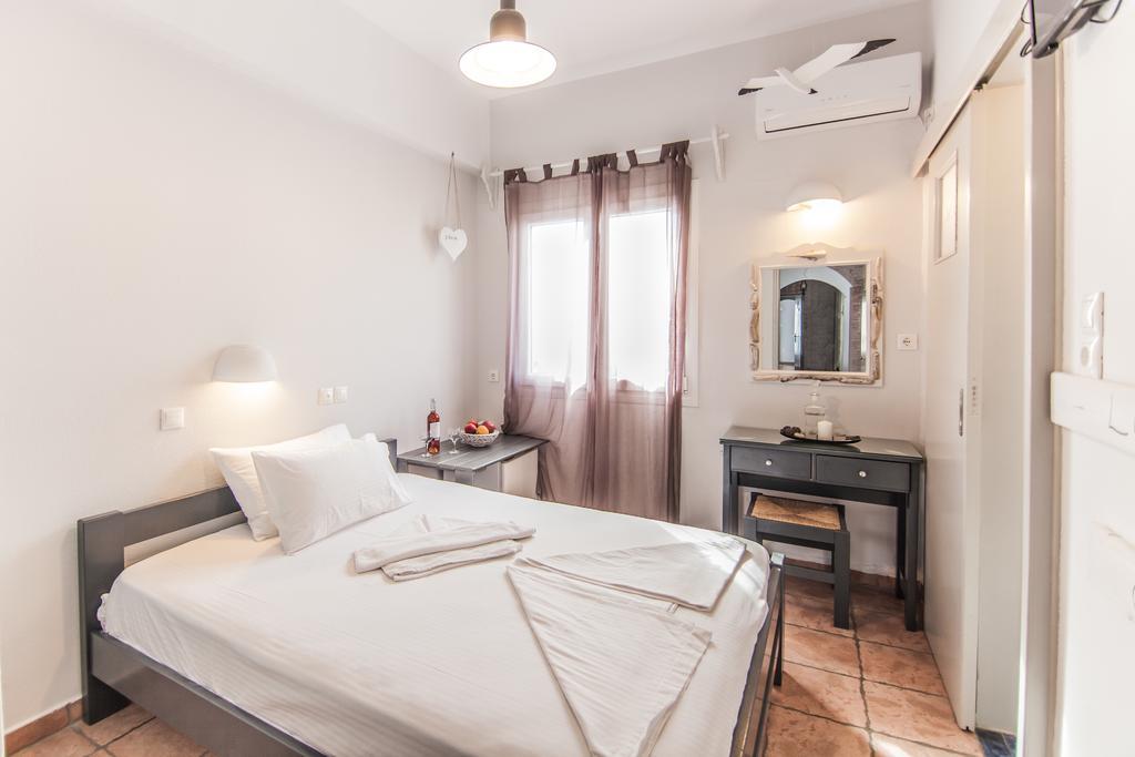 Madaky Hotel Naousa (Paros)
